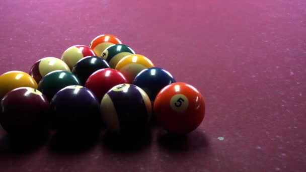 Breaking Racked Pool Balls in Eight-Ball Formation - Záběry, video