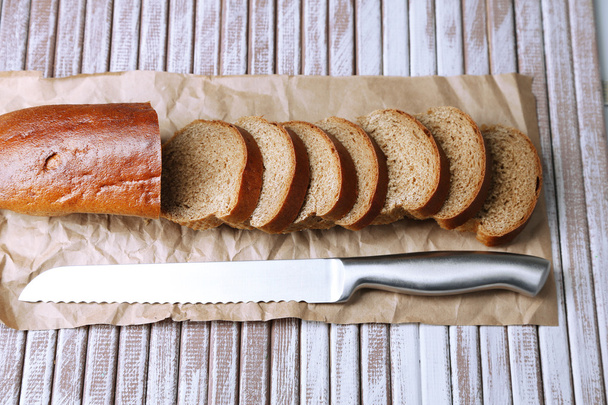 Bread  slices on wooden board, close-up - Foto, Imagem
