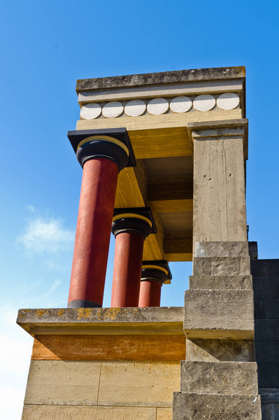 North Entrance to the Palace of Knossos decorated with bull fresco. It is located at the end of the road from the harbour. - Photo, Image