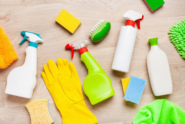 prodotti per la pulizia prodotti chimici per la casa spazzola spugna guanto - Foto, immagini