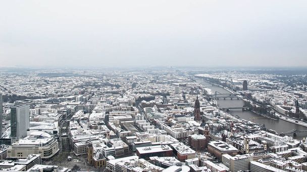 Vista aérea da cidade de Frankfurt am Main no inverno. Dezembro de 2010 - Foto, Imagem