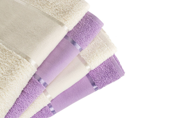 skládané barevné lázeňské ručníky na bílém pozadí. - Fotografie, Obrázek