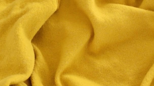 Sarı yün kumaş, yumuşak rahat kumaş moda renkte. - Video, Çekim