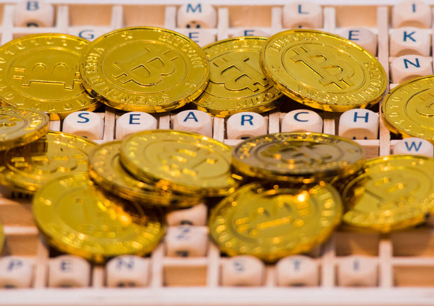 arany bitcoin mint digitális valuta az interneten - Fotó, kép