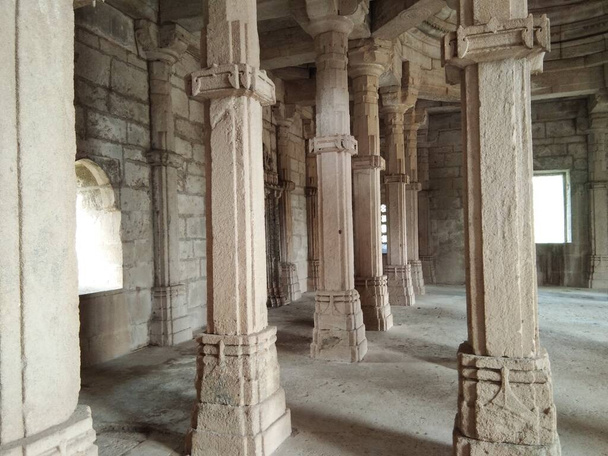 パヴァガド・シャンペナー・グジャラート・インディアの古宮殿跡 - 写真・画像