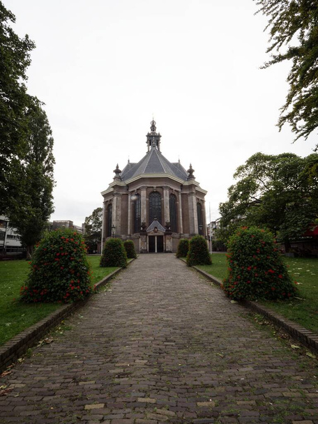 Façade extérieure jardin parc de Nieuwe Kerk Nouvelle église Spui La Haye La Haye La Hollande-Méridionale Pays-Bas en Europe - Photo, image