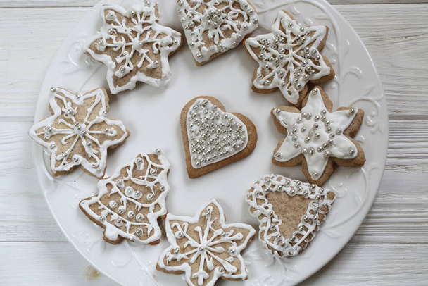 Gingerbread in white glaze. Fancy Christmas Cookies - Fotoğraf, Görsel