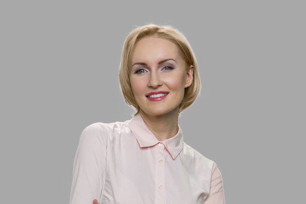 Attractive caucasian business woman on gray background. - Foto, afbeelding