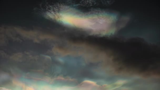 Renkli nacreous polar stratosferik kara bulutlar zaman ayarlı - Video, Çekim