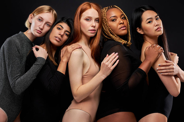 portrait of confident and calm multi-ethnic group of models posing at camera - Foto, Imagem