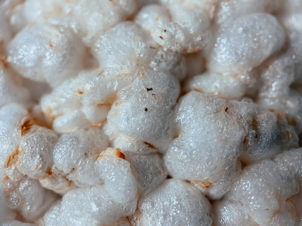 Close-up van rijstknapperig knäckebröd, een soort beschuit. Gezond voedselconcept - Foto, afbeelding