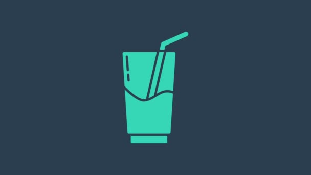 Turkusowy koktajl i ikona napoju alkoholowego odizolowane na niebieskim tle. 4K Animacja graficzna ruchu wideo - Materiał filmowy, wideo