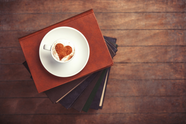 Tasse Kaffee mit Herz in Form - Foto, Bild