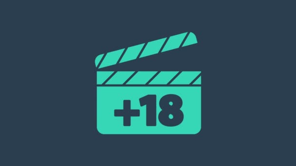 Turchese Movie clapper con 18 più icona del contenuto isolato su sfondo blu. Simbolo di restrizione di età. Canale per adulti. Animazione grafica 4K Video motion - Filmati, video