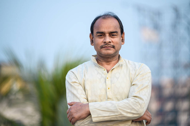 Retrato de un hombre indio de mediana edad - Foto, Imagen