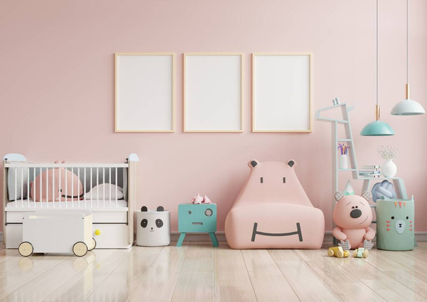 Poster-Attrappen im Kinderzimmer-Interieur, Poster auf leerem rosafarbenen Wandhintergrund, 3D-Rendering - Foto, Bild