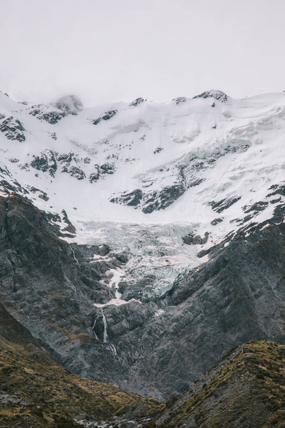 Schmelzender Gletscher auf dem Weg zum Cascade Saddle, Rees-Dart Track, Neuseeland  - Foto, Bild