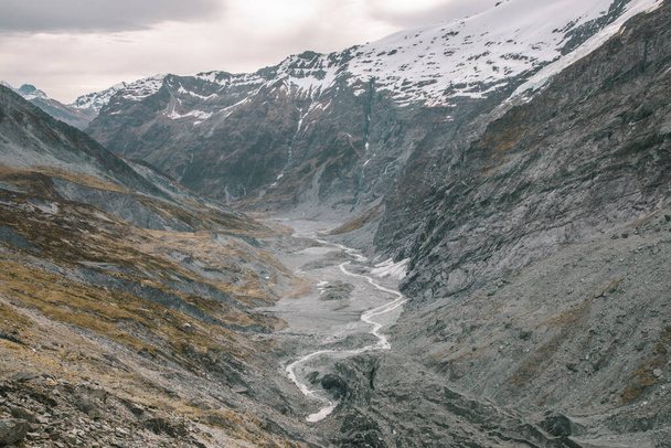 Vista dalla sella Cascade alla valle del ghiacciaio, Rees-Dart Track, Nuova Zelanda  - Foto, immagini