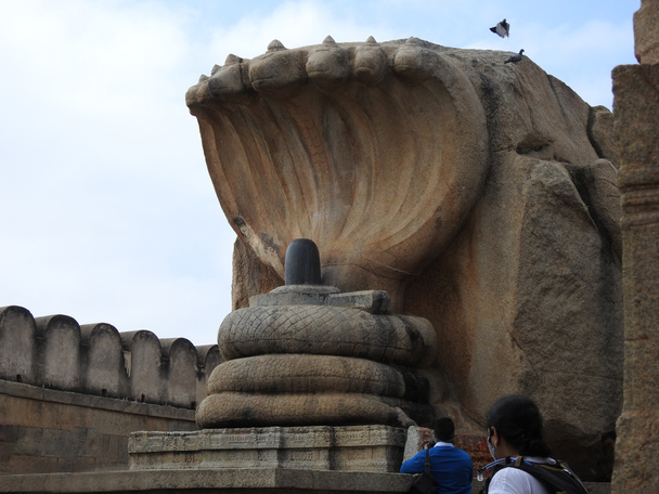Nabijheid van prachtige Veerabhadra Hindoe tempel gelegen in Lepakshi in de staat Andhra Pradesh, India - Foto, afbeelding