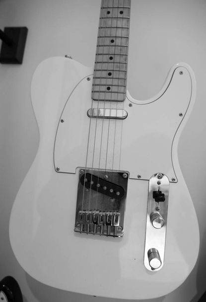 Closeup de guitarra bonita com sinais de desgaste e uso - Foto, Imagem