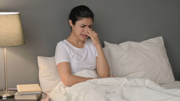 Upset Young Indian Woman Crying in Bed - Foto, Imagem