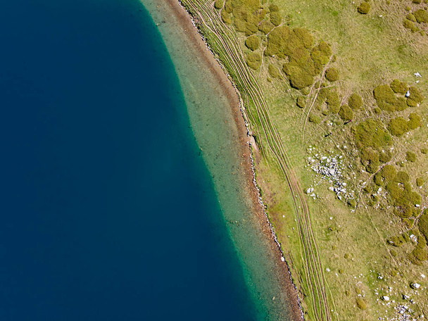 Aerial view of The Kidney (Babreka) Lake, Rila Mountain, The Seven Rila Lakes, Bulgaria - Foto, imagen