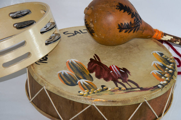 pandeireta maraca e pandeireta, instrumentos musicais utilizados na musicoterapia - Foto, Imagem
