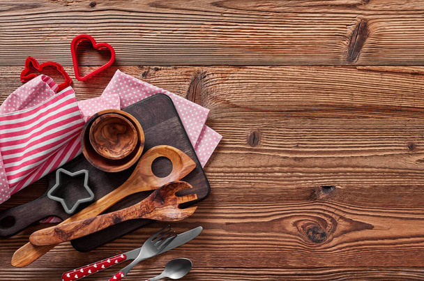 utensilios de cocina sobre mesa de madera - Foto, Imagen