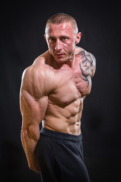 Muscle man with tattoos - Fotografie, Obrázek