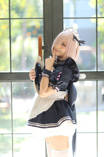 Japão anime cosplay retrato de menina com traje de empregada de quadrinhos - Foto, Imagem