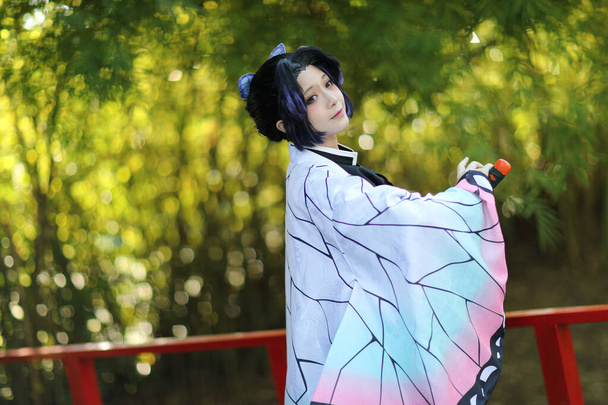 Japón anime cosplay retrato de chica con traje cómico con tema japonés - Foto, imagen
