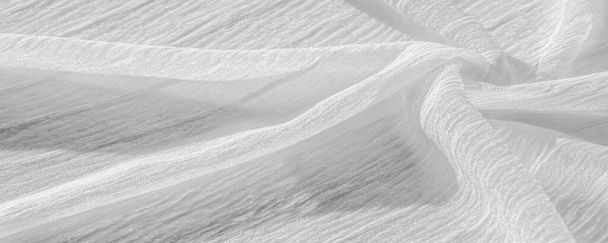 Tissu de soie. La texture du tissu ridé blanc. Texture de surface ondulée, ridée et blanche. Gros plan, mise au point douce. arrière-plan, motif - Photo, image