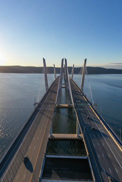 Le nouveau pont Tappan Zee (Le gouverneur M. Cuomo) enjambant le fleuve Hudson à New York. - Photo, image