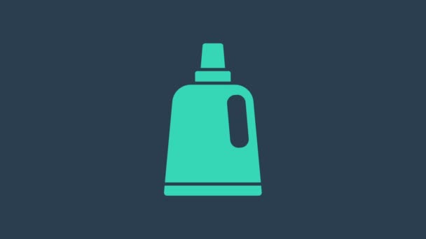 Botella de plástico turquesa para detergente de lavandería, lejía, líquido para lavar platos u otro icono de agente de limpieza aislado sobre fondo azul. Animación gráfica de vídeo 4K - Metraje, vídeo