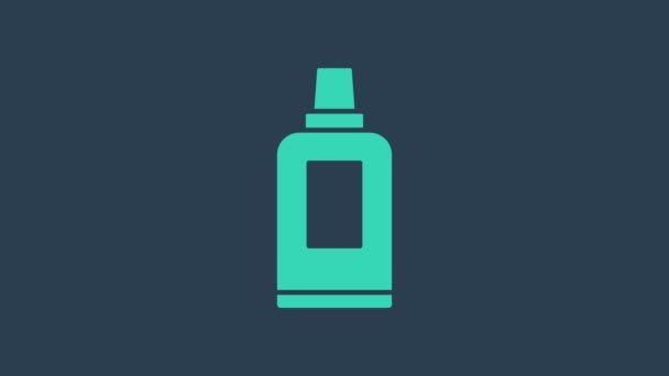 Türkisfarbene Plastikflasche für Waschmittel, Bleichmittel, Spülmittel oder ein anderes Reinigungsmittel, isoliert auf blauem Hintergrund. 4K Video Motion Grafik Animation - Filmmaterial, Video