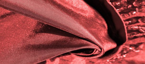 tecido de seda rubi vermelho escuro, decorado com contas de vidro verde, decoração decorada com contas, cartão de design, textura de fundo - Foto, Imagem