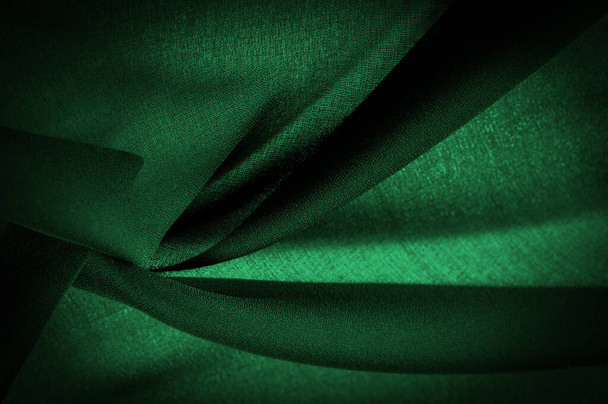 Ciemnozielony jedwab szyfonowy, szmaragdowe abstrakcyjne tło. Zielona tkanina zbliżenie. - to miękka przezroczysta tkanina o lekkiej chropowatości (matowa, krepowa) dzięki zastosowaniu skręconej przędzy. tekstura - Zdjęcie, obraz