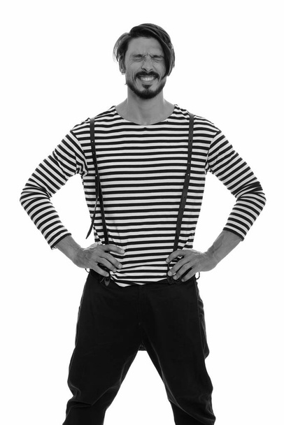 Portrait d'un bel homme tourné en noir et blanc - Photo, image