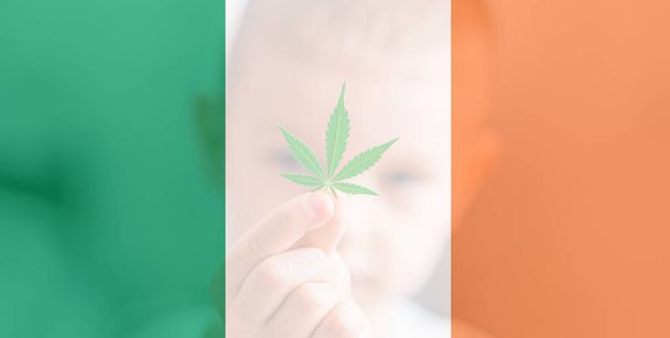 Cannabis medicinal na Irlanda. Despenalização de ervas daninhas na Irlanda. Legalização da cannabis na Irlanda. folha de maconha cannabis na bandeira da Irlanda. - Foto, Imagem