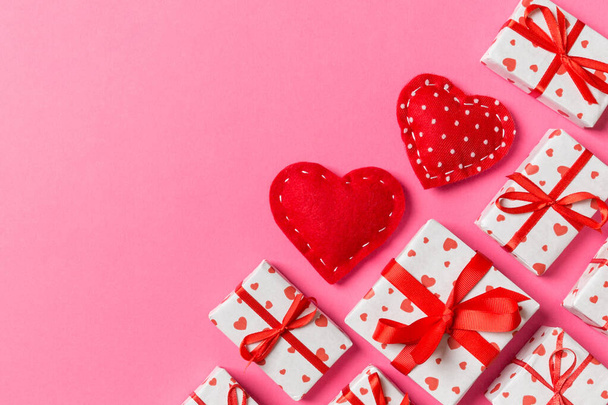 Top view of gift boxes and red textile hearts on colorful background. St Valentine's day concept with copy space. - Foto, Bild