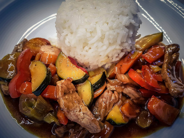 traditionele verse asia curry rijst - Foto, afbeelding