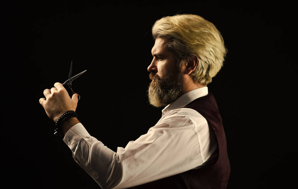 Keep yourself looking groomed all year round. Hipster Barber. Vintage style man with beard and moustache. Barbershop. Mature man with dyed hair. Vintage barbershop. Barber tools. Barbershop services - 写真・画像