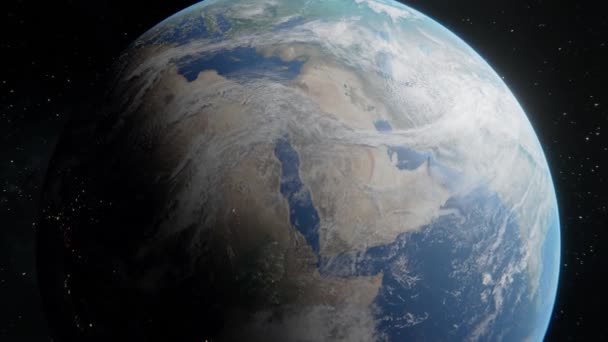 Zoom uit met het volgen van medium shot van de Aarde in de ruimte. 4k-beelden - Video