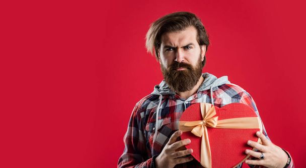 handsome bearded guy with beard and moustache hold gift for love date, present - Fotoğraf, Görsel