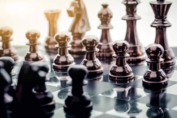 shakkilautapeli ideoita ja kilpailu ja strategia, liiketoiminnan menestys käsite  - Valokuva, kuva
