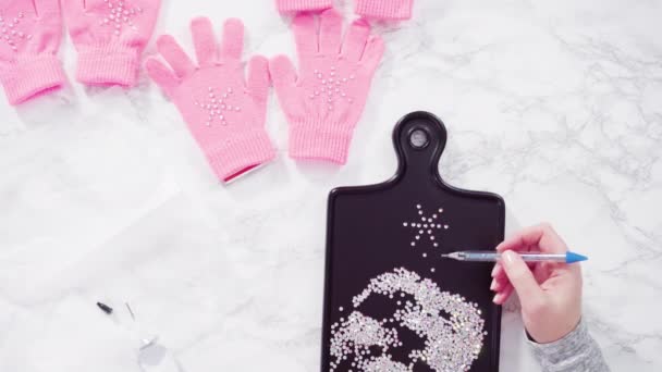 ラインストーンピンクの子供たち雪の形をした手袋. - 映像、動画