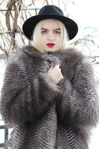 mujer moda nieve invierno - Foto, Imagen