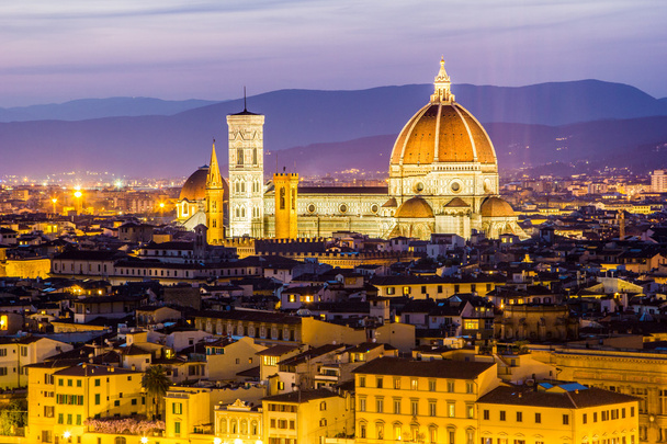 A Catedral e a Cúpula Brunelleschi ao pôr-do-sol
 - Foto, Imagem