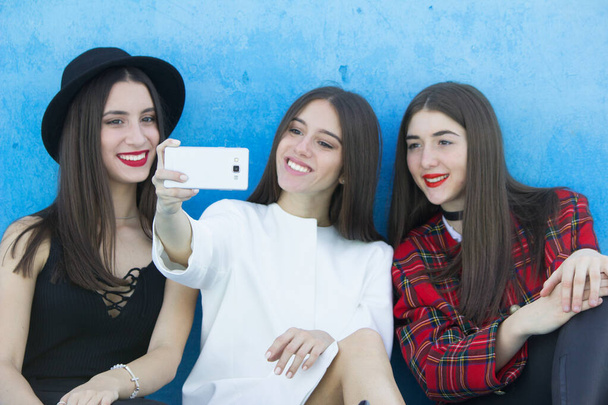 selfie czas nastolatki dziewczyny - Zdjęcie, obraz
