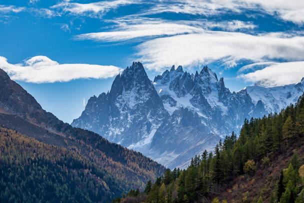 Vysoké hory Haute Savoie na podzim. Francouzské Alpy u Vallorcine, Chamonix-Mont-Blanc ve Francii. - Fotografie, Obrázek
